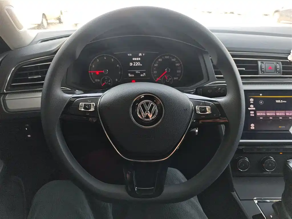 VOLKSWAGEN LINGDU