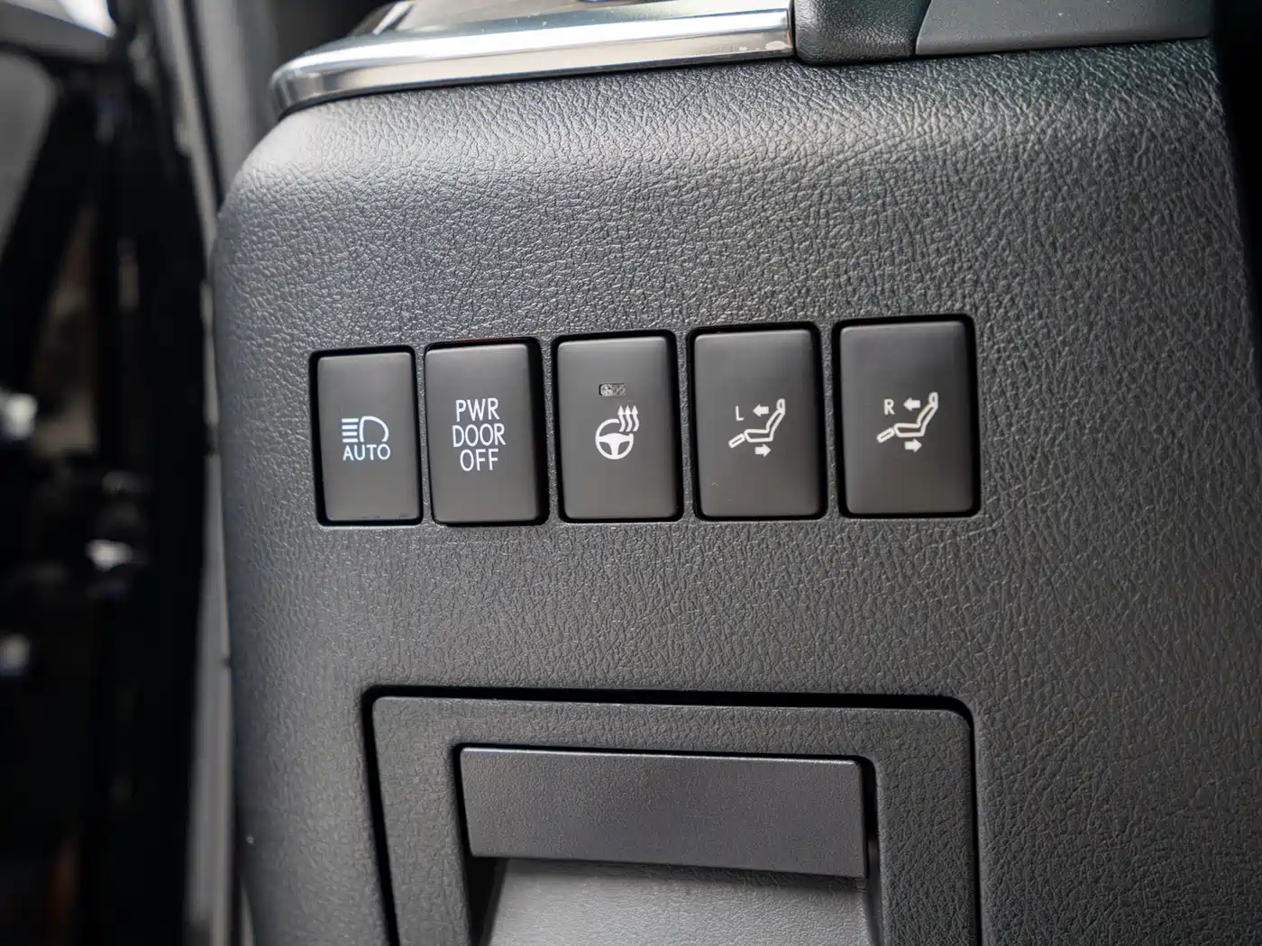 Lexus LM 2020 300h 4-Seat Imperial Edition фото 6