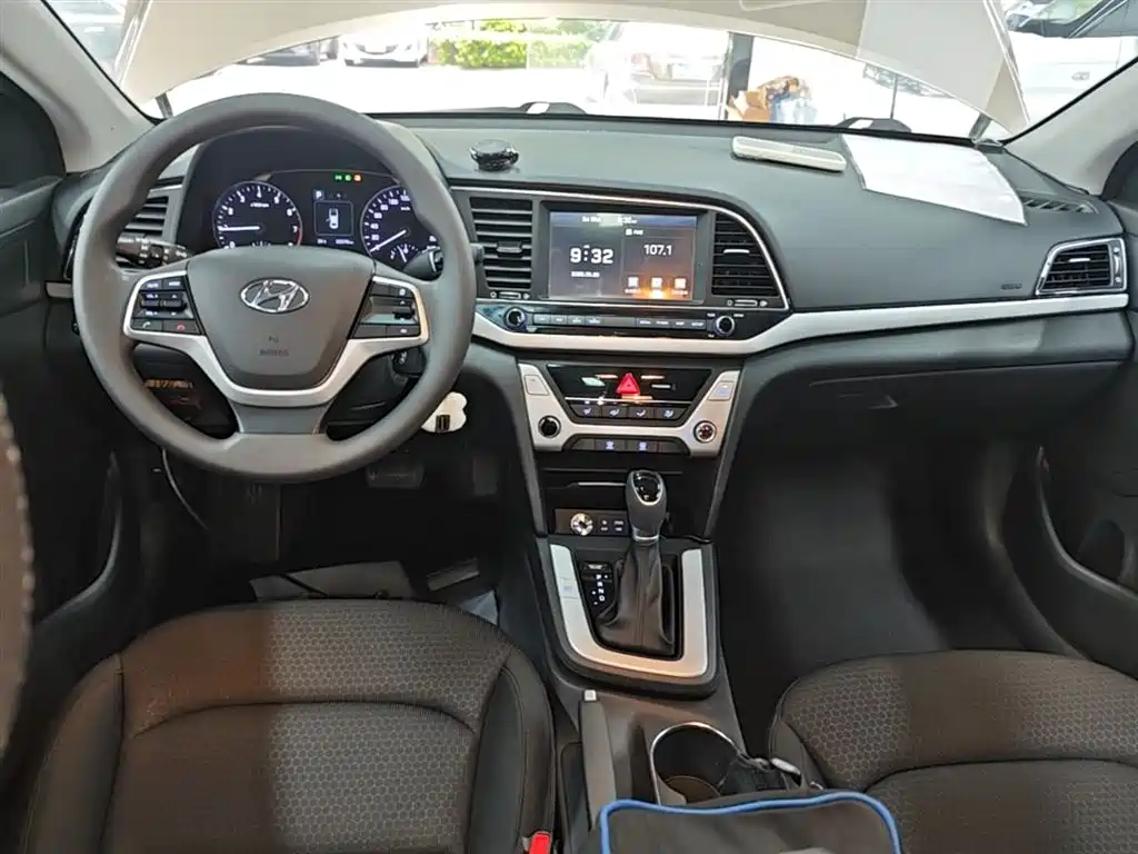 Hyundai Elantra 2016 Model 1.6L Automatic Smart Elite фото 10