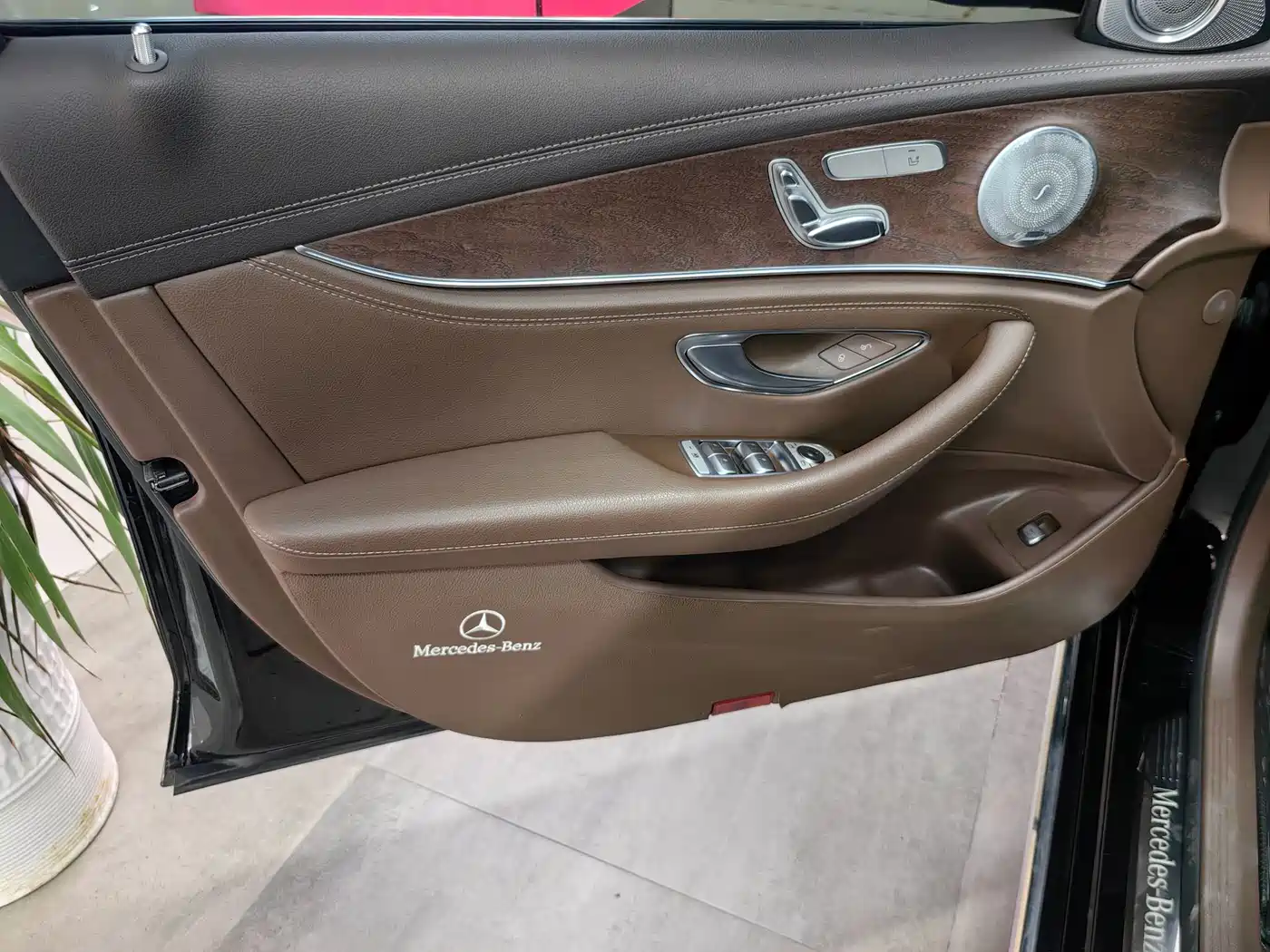 Mercedes-Benz E-Class 2022 E 260 L фото 4
