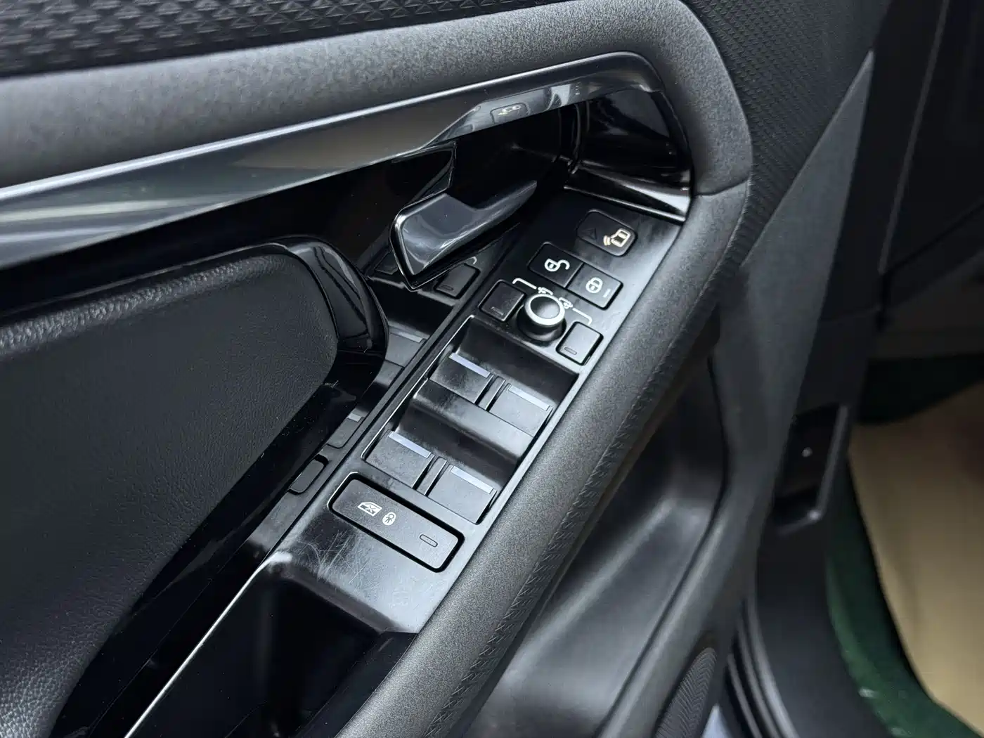 Land Rover Range Rover Evoque 2020 Model 249PS R-DYNAMIC S Gloss Black Sport Edition фото 18