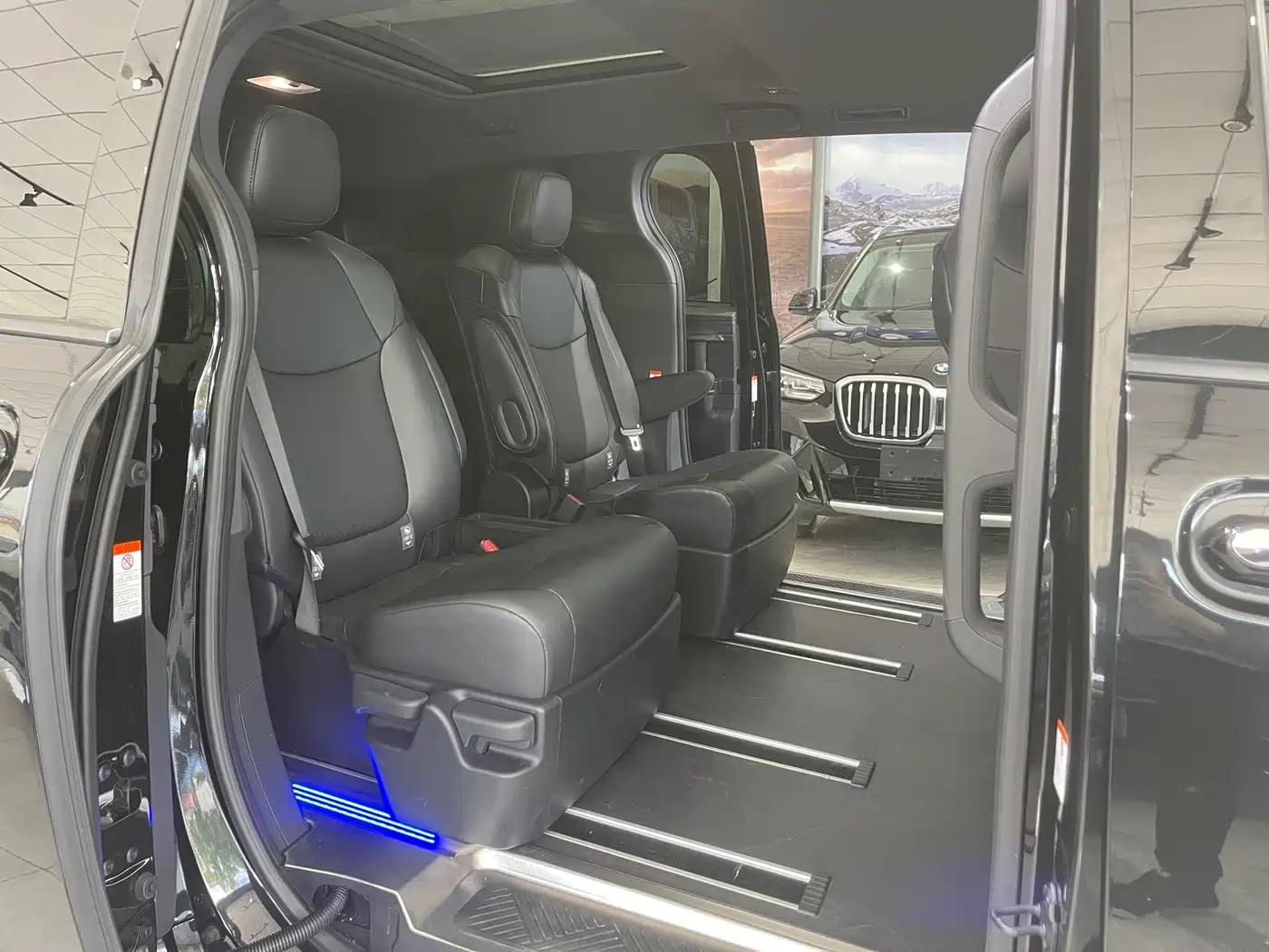 Toyota Granvia 2024 2.5L Hybrid Luxury фото 5