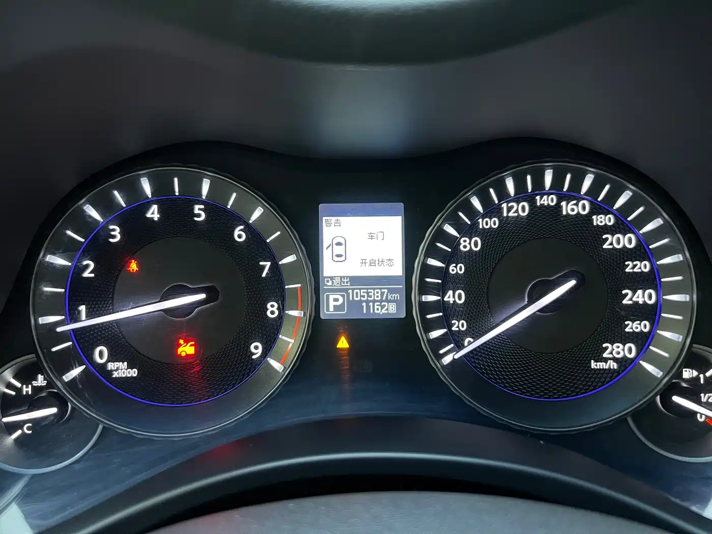 Photo 6 - Infiniti Q70
