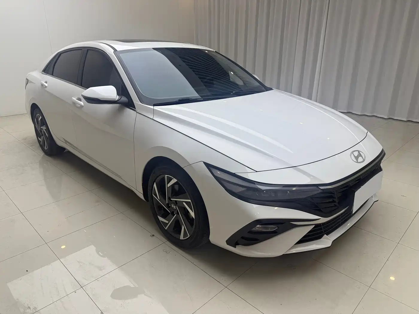 Hyundai Elantra 2023 1.5L CVT GLX Elite Edition фото 3