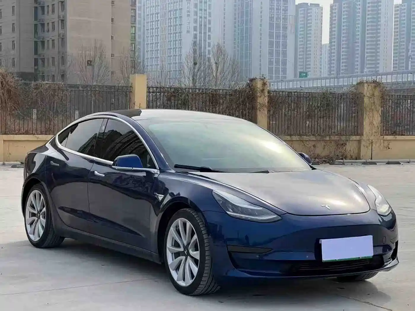 TESLA MODEL 3