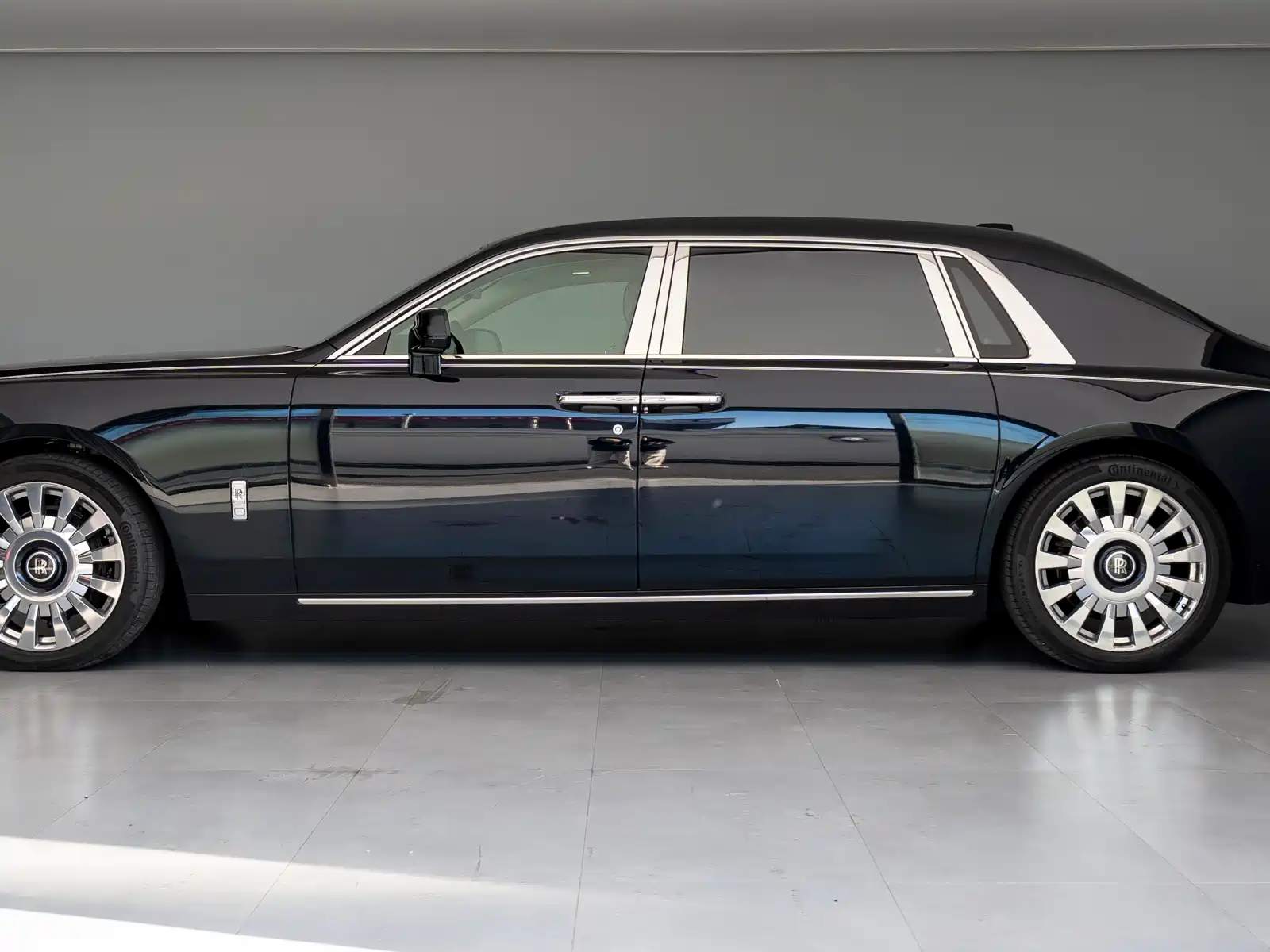 Фото 3 - Rolls-Royce Phantom