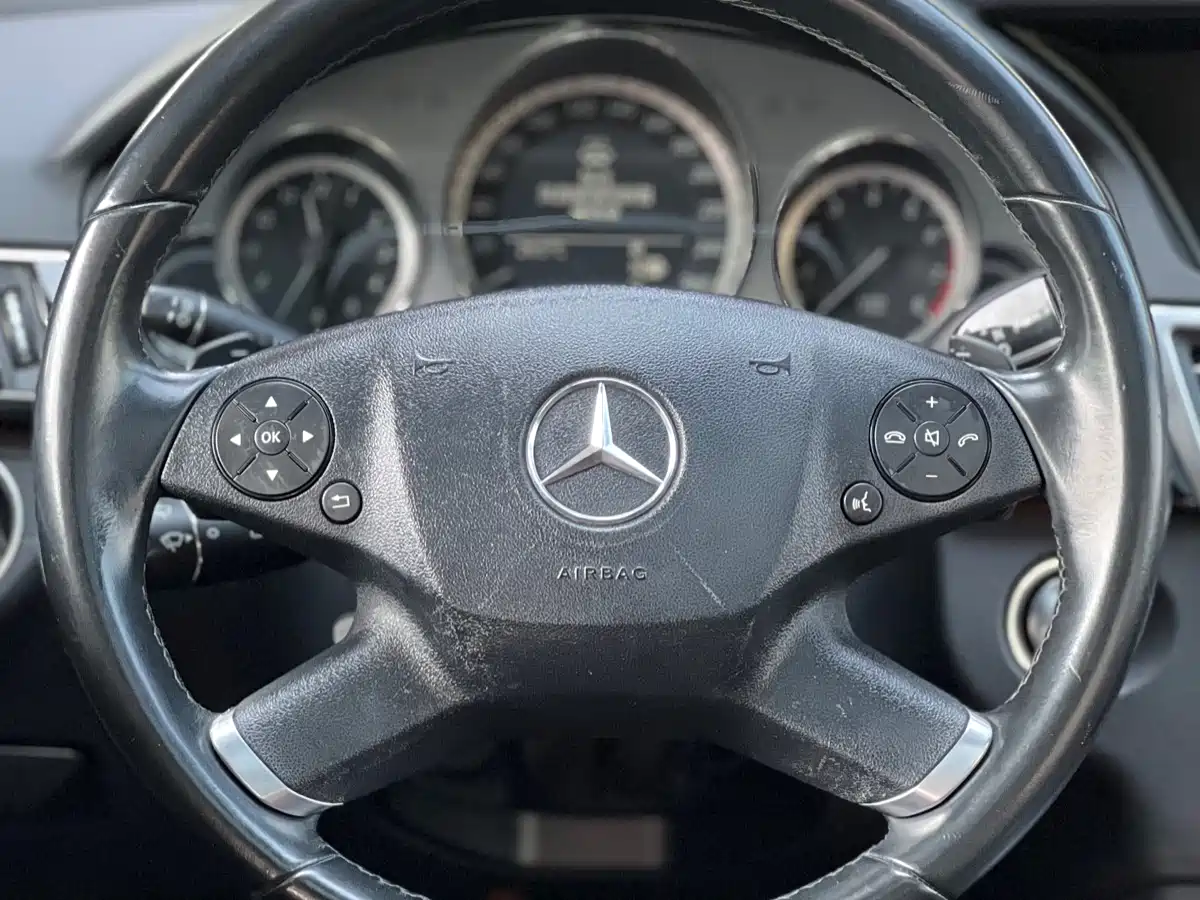 Mercedes-Benz E-Class 2010 E 300 L Fashion фото 10