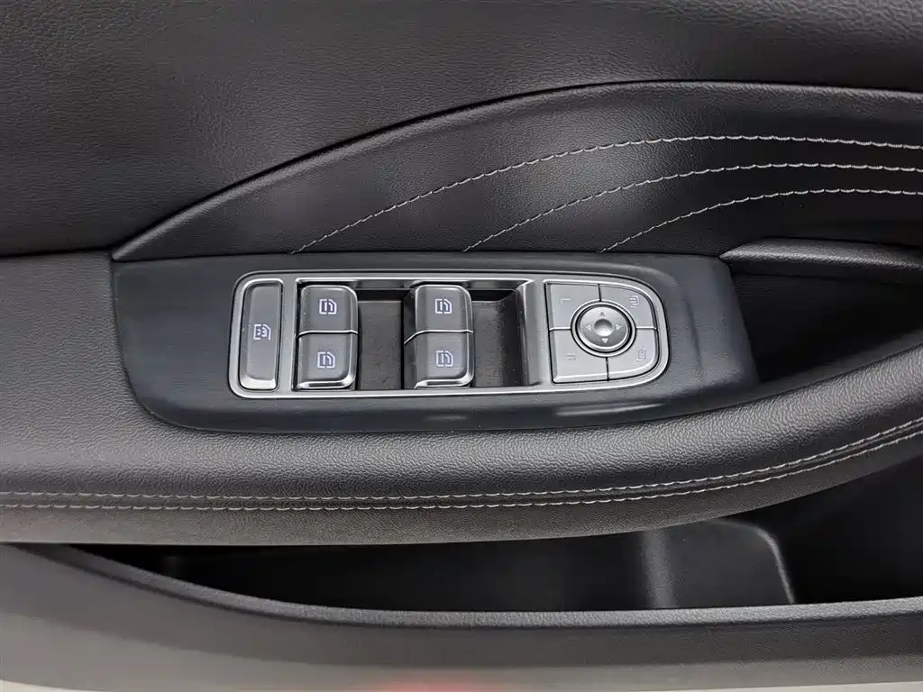 Hongqi H5 2024 1.5T DCT Smart Connect Flag Rhythm Edition фото 9