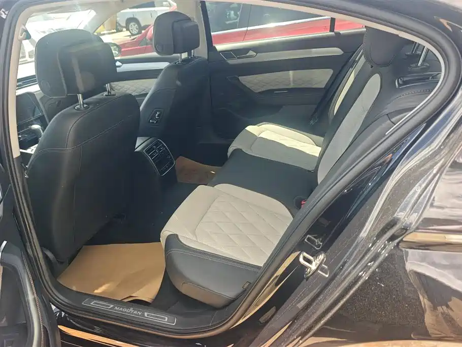 Volkswagen Magotan 2023 Model 2 Million Commemorative Edition 330TSI DSG Luxury фото 11