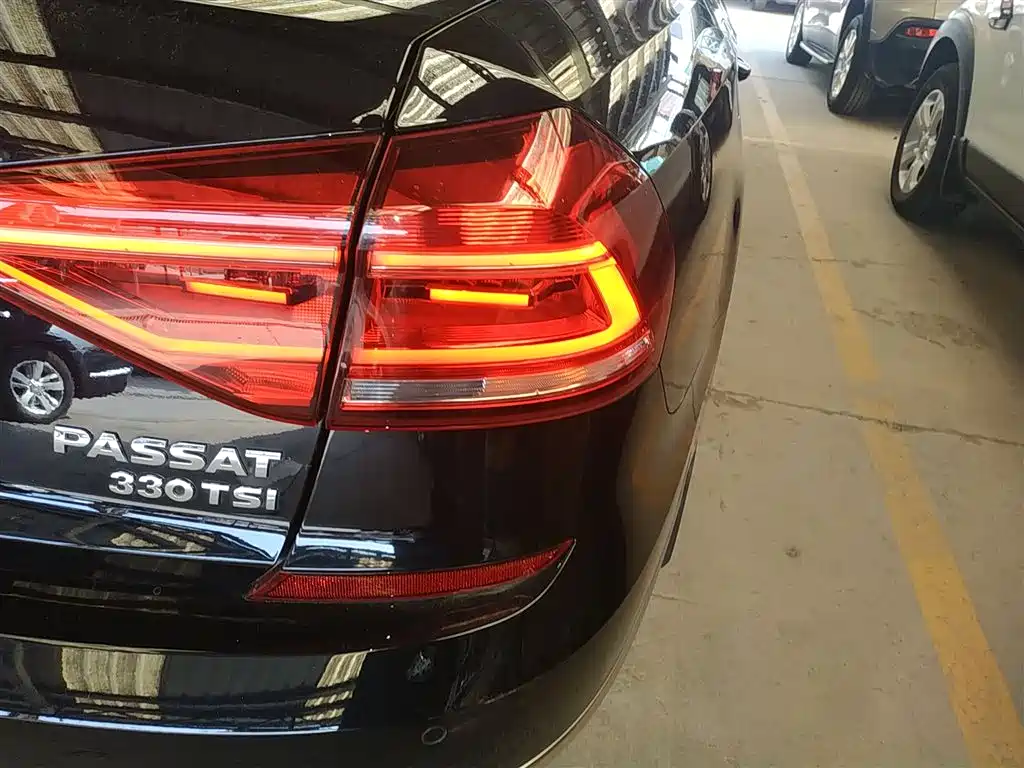 Volkswagen Passat 2017 330TSI DSG Prestige фото 24