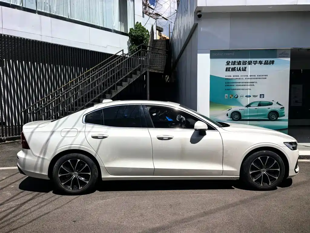 Фото 8 - Volvo S60