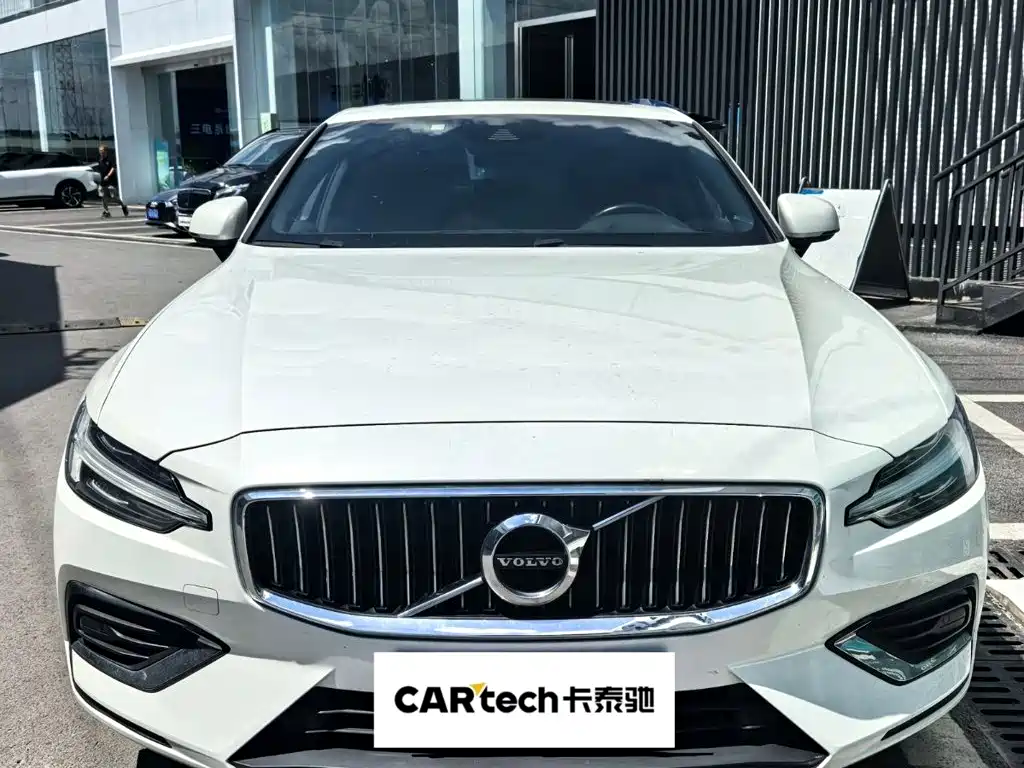 Фото 2 - Volvo S60