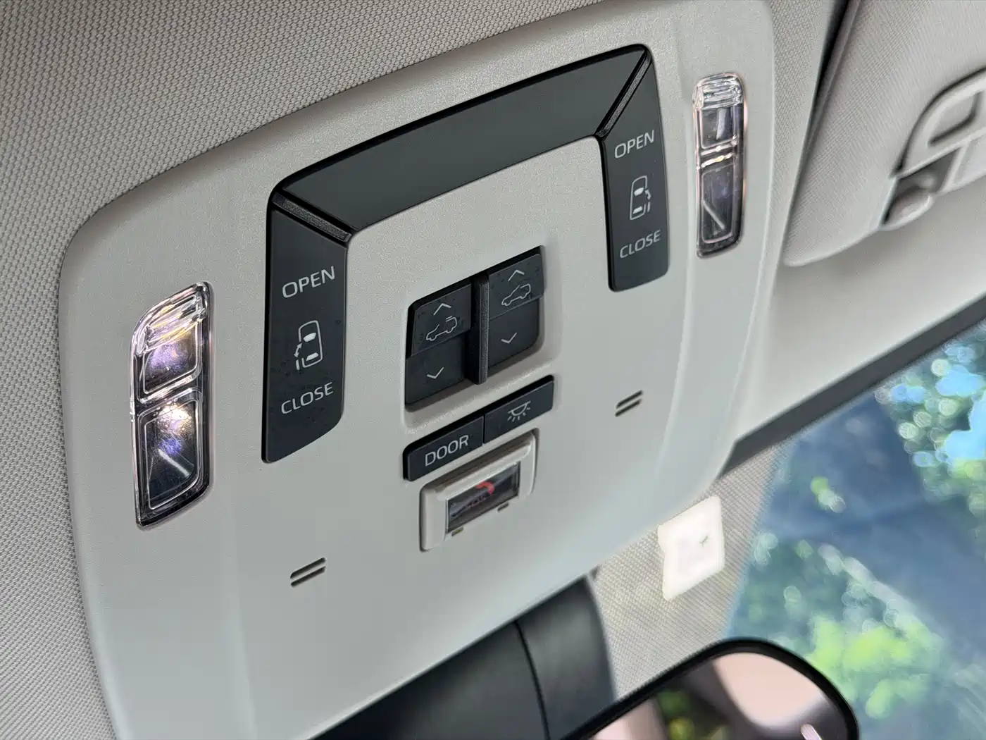 Toyota Sienna 2024 2.5L Hybrid Comfort Edition фото 16