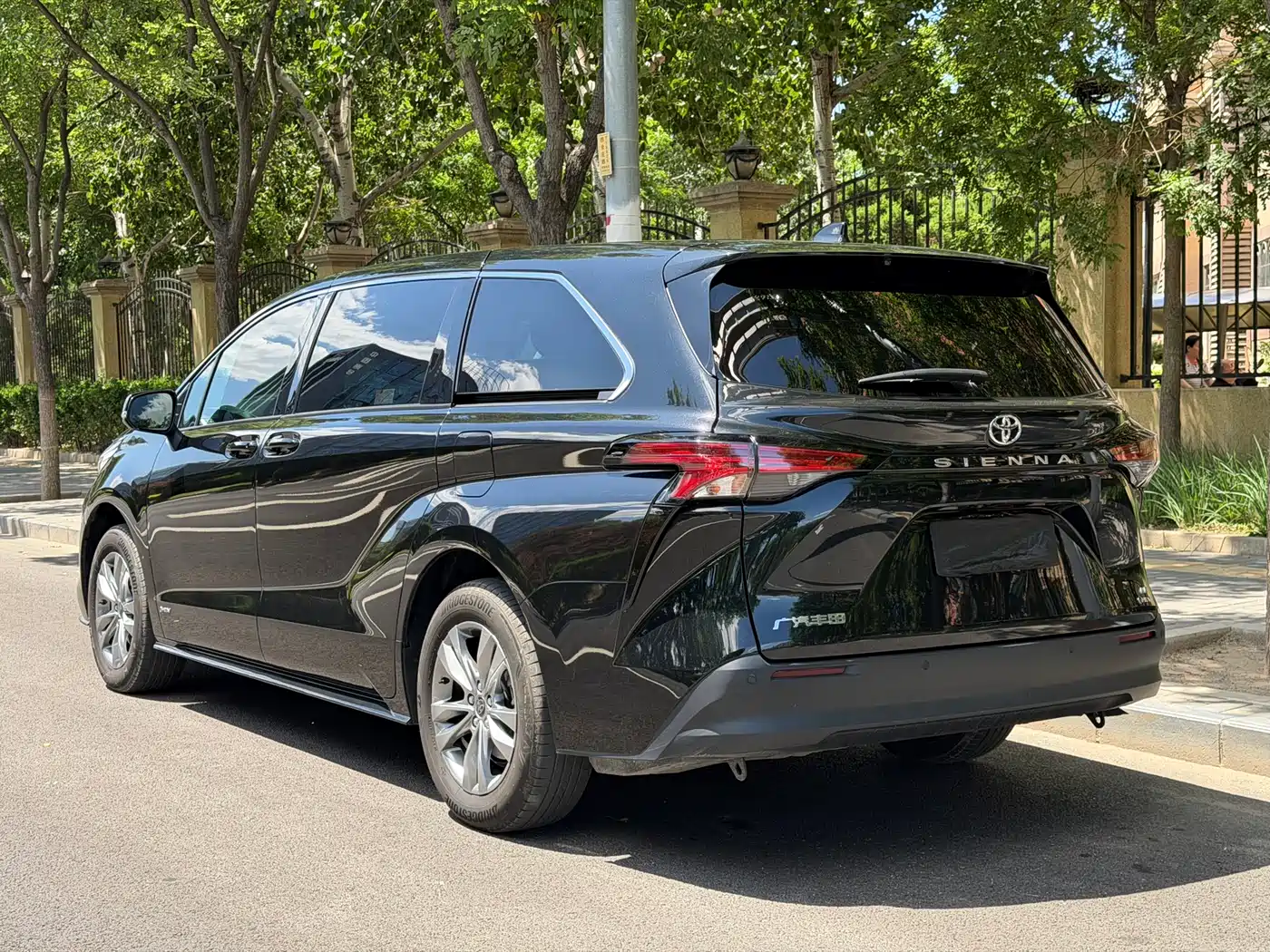 Toyota Sienna 2024 2.5L Hybrid Comfort Edition фото 5