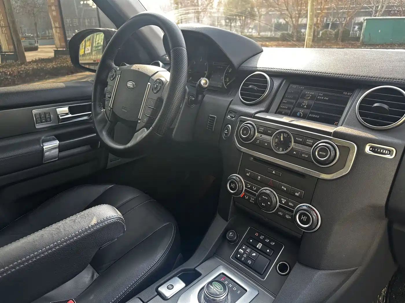 Land Rover Discovery 2015 3.0 SDV6 HSE Diesel фото 7