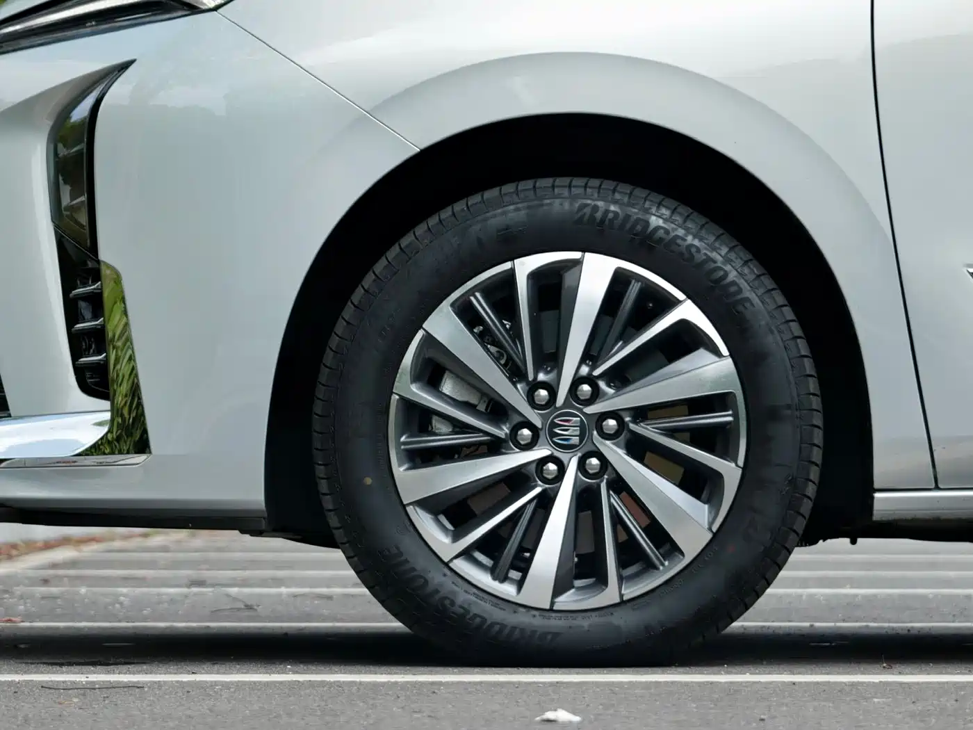 Buick GL8 New Energy 2026 Luzun Smart Luxury Avenir Edition фото 9