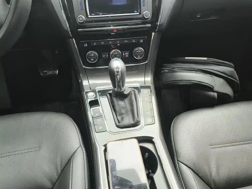 Volkswagen Passat 2016 330TSI DSG Executive Edition фото 17