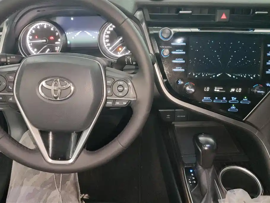 Toyota Camry 2018 2.5G Luxury Edition фото 12