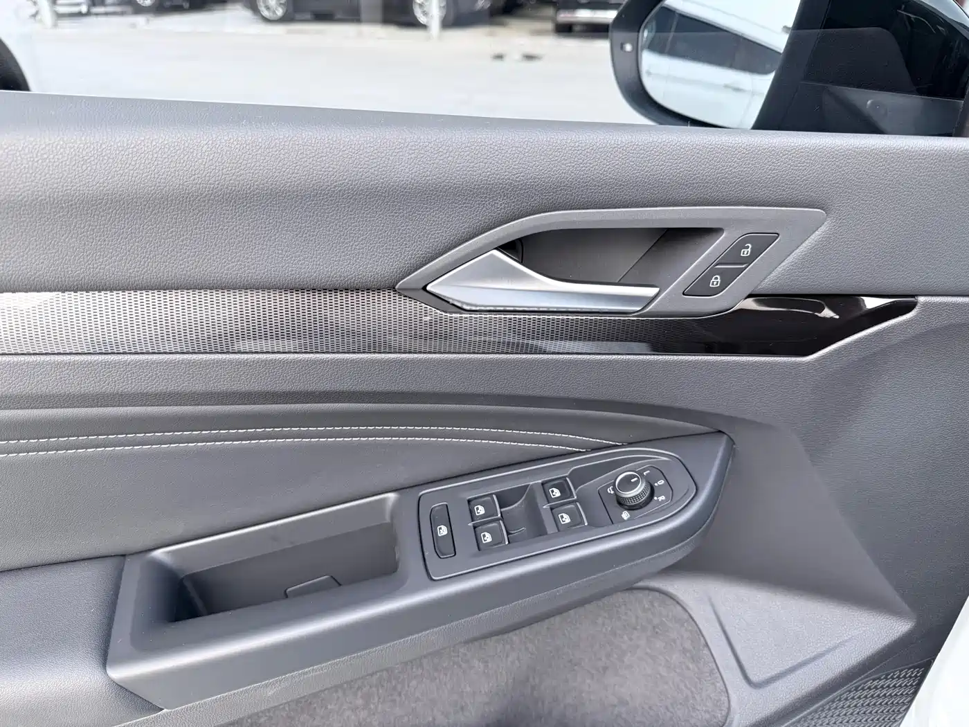 Volkswagen Golf 2023 Model 280TSI DSG R-Line фото 10