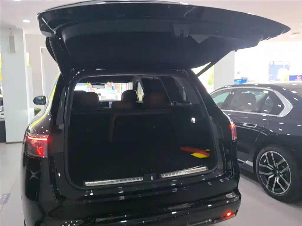 AITO Wenjie AITO M8 2025 Model Extended Range Ultra Edition 53.4kWh 5-Seater фото 19