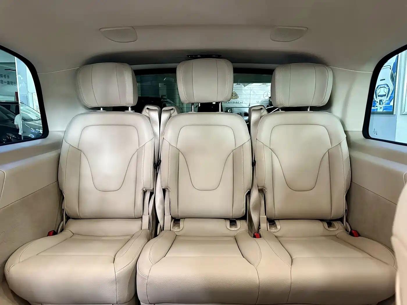 Mercedes-Benz V-Class 2022 V 260 L Long Wheelbase Luxury Edition фото 18