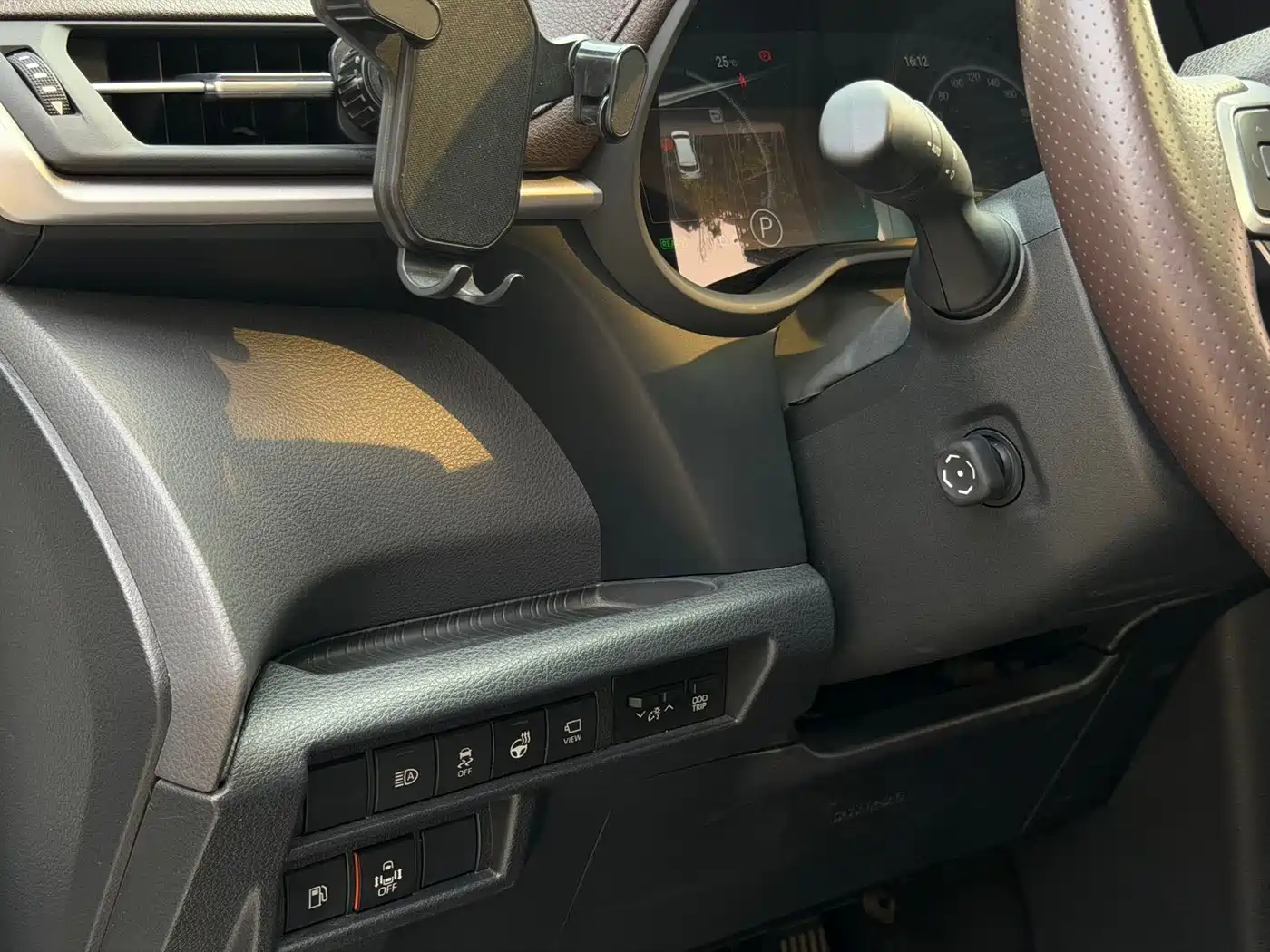 Toyota Sienna 2023 2.5L Hybrid Platinum Edition фото 10