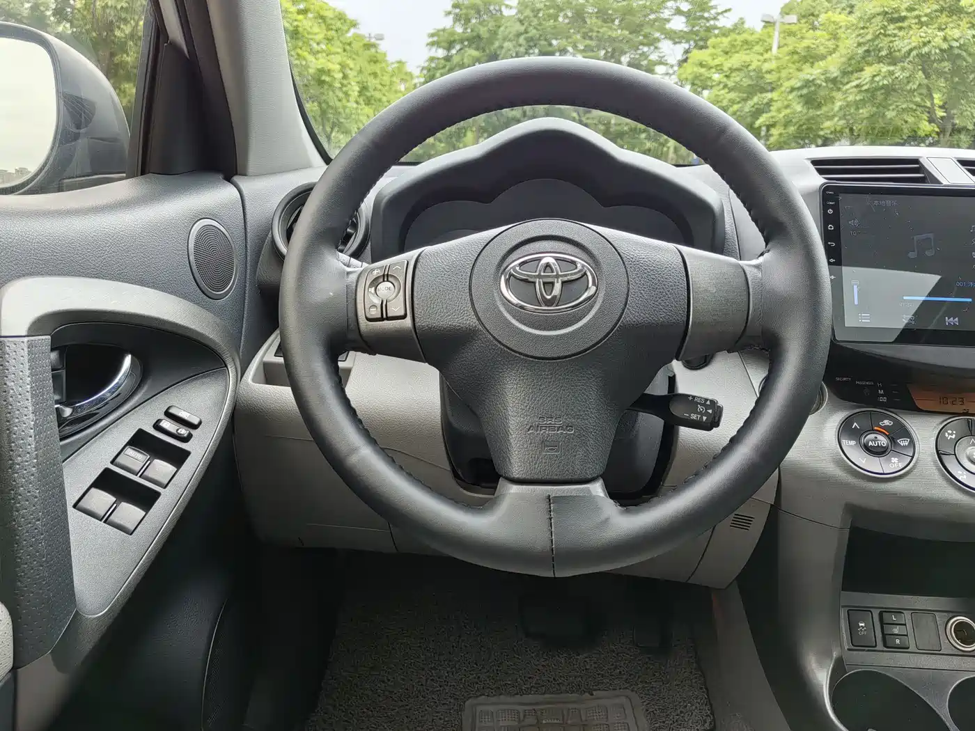 Toyota RAV4 Rongfang 2009 2.4L Automatic Luxury Edition фото 25
