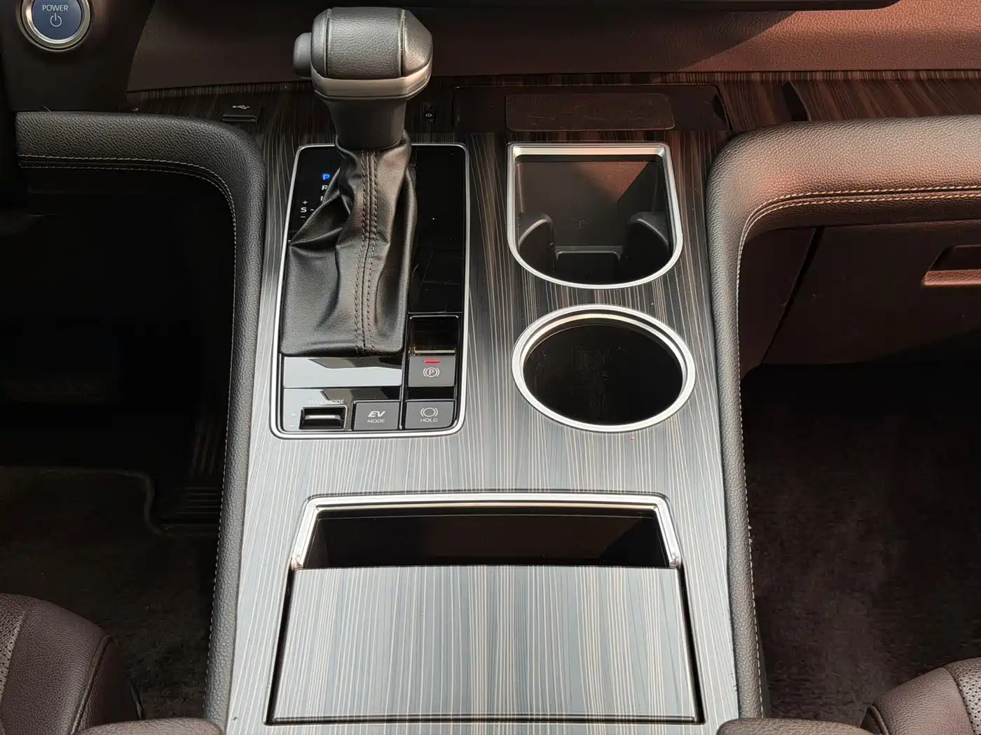 Toyota Sienna 2023 2.5L Hybrid Platinum Edition фото 15