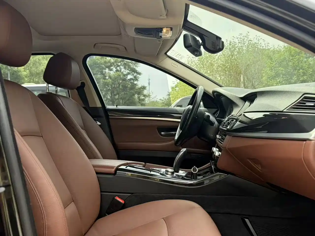 BMW 5 Series 2017 520Li Classic Edition фото 12