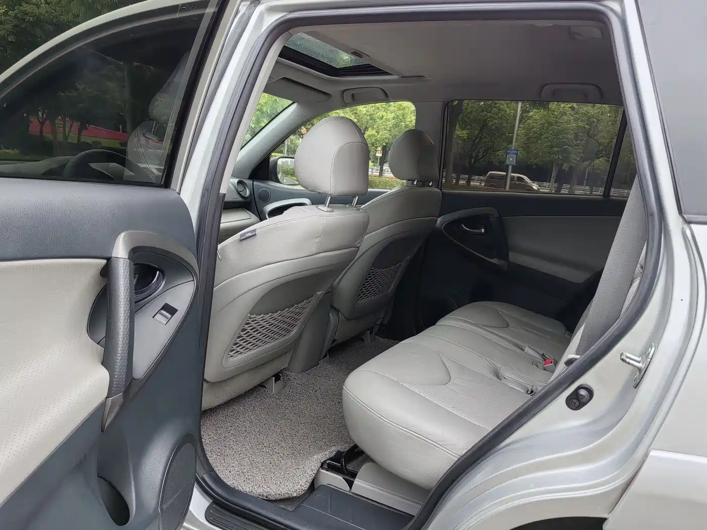Toyota RAV4 Rongfang 2009 2.4L Automatic Luxury Edition фото 15