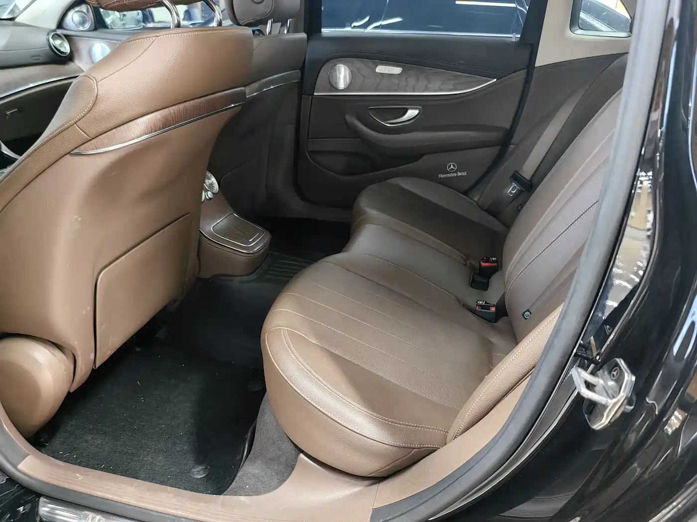 Mercedes-Benz E-Class 2022 E 260 L фото 6