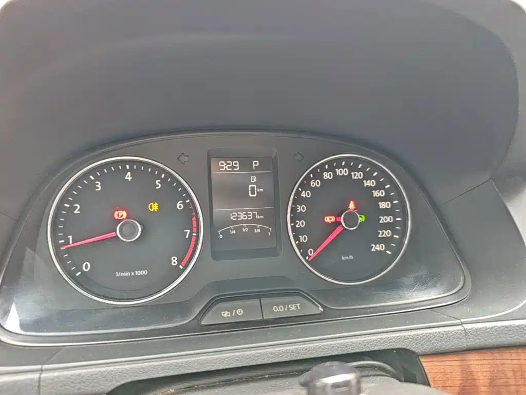 Volkswagen Gran Lavida 2016 2014 1.6L Auto