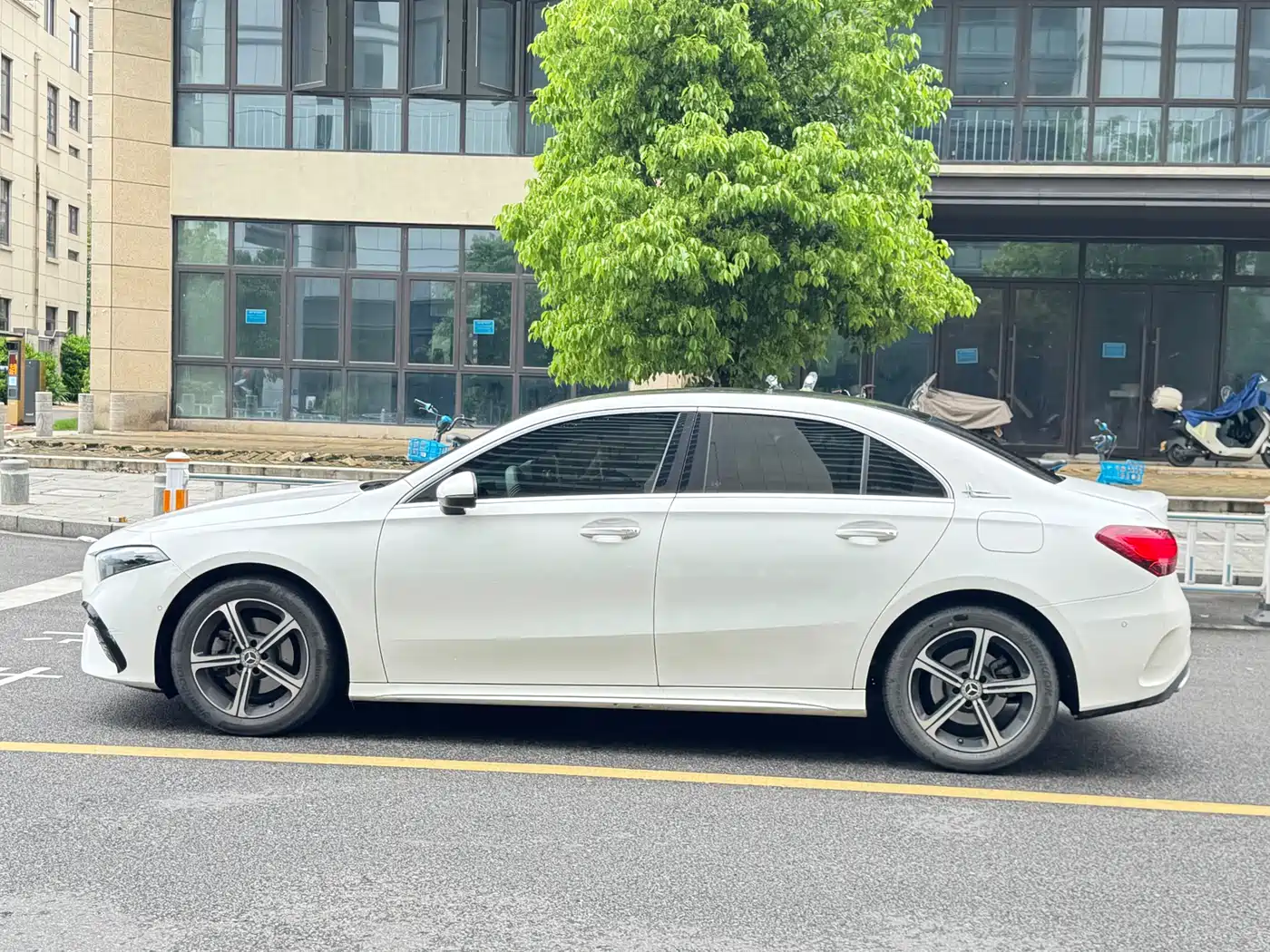 Mercedes-Benz A-Class 2024 A 200 L Fashion Edition фото 13