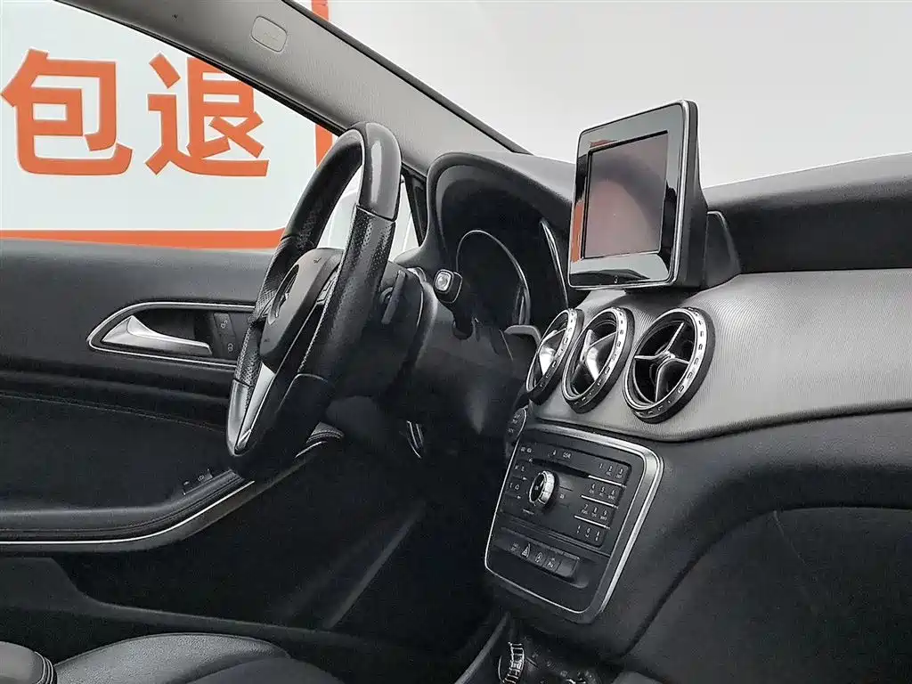 Mercedes-Benz GLA 2016 GLA 200 Dynamic фото 22