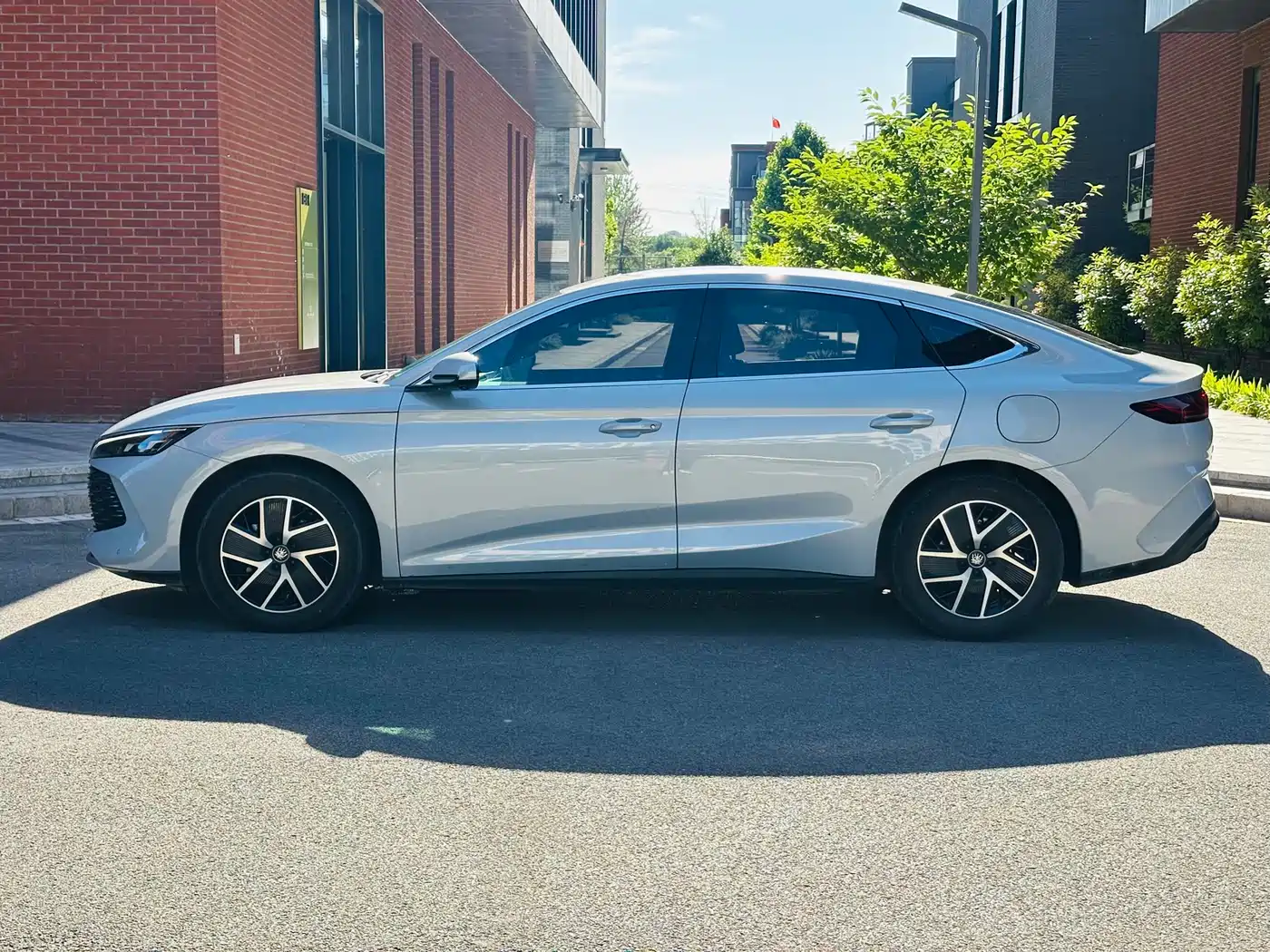 BYD Qin L 2024 DM-i 120KM Leading фото 8
