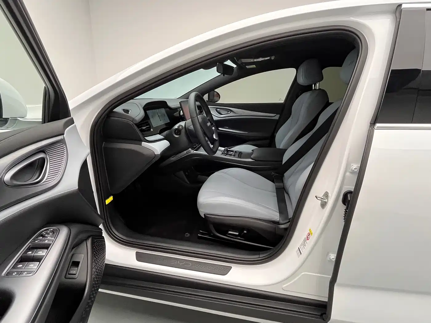BYD Seal 2024 Glory Edition DM-i 1.5L 121km Luxury фото 15
