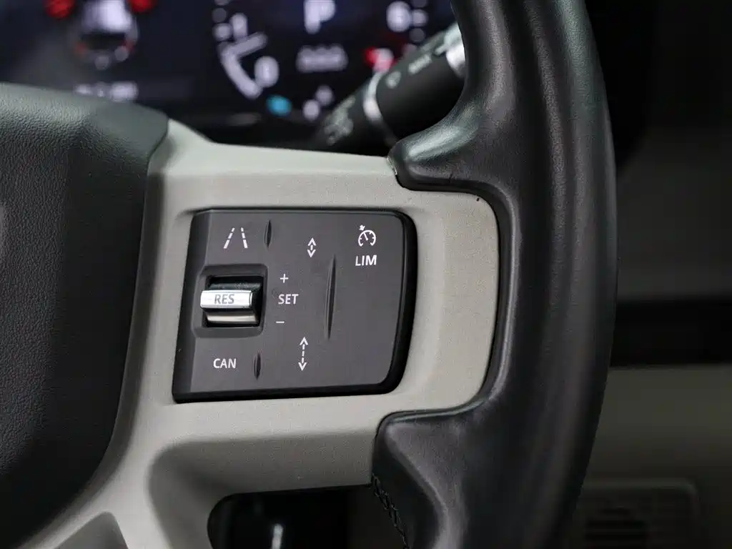 Land Rover Defender 2021 110 P400 SE фото 17