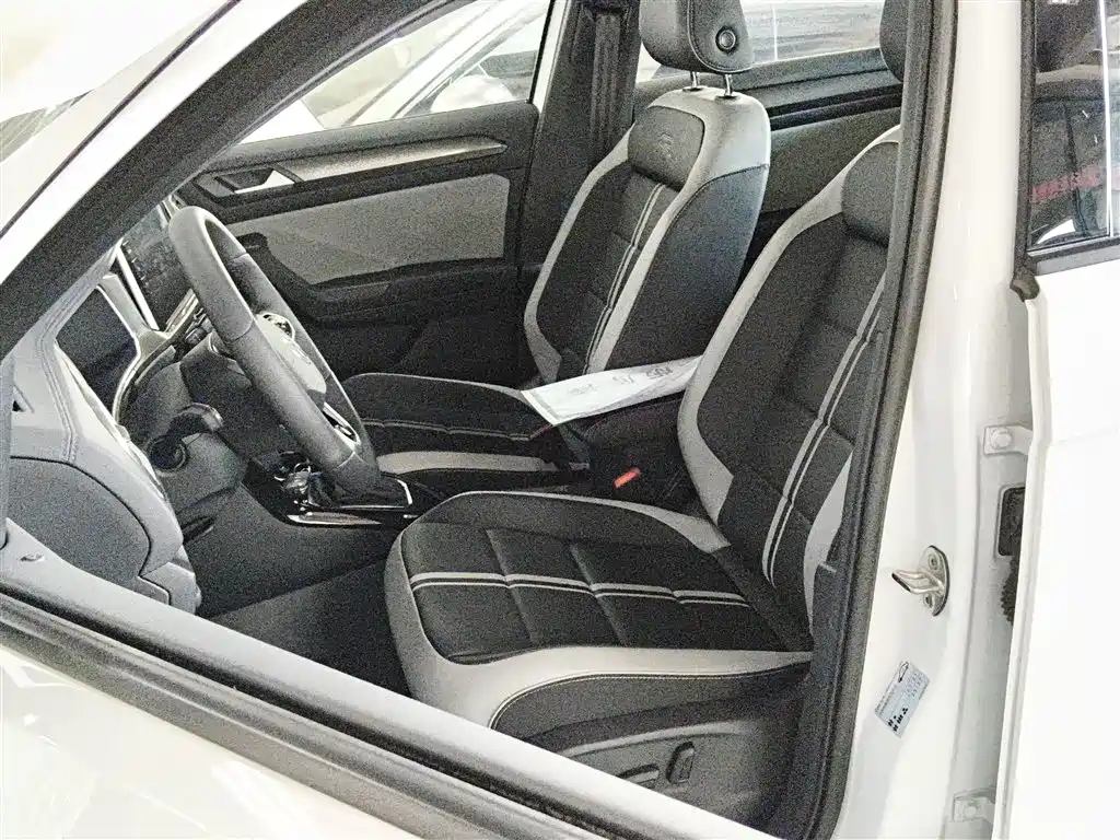 Volkswagen T-ROC 2025 Facelift 300TSI DSG 2WD Dawn Edition фото 11