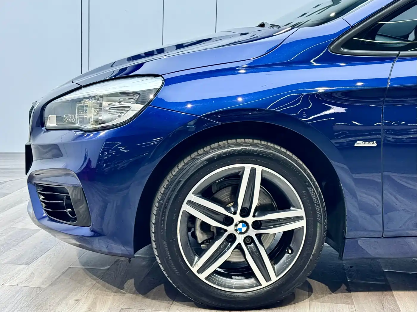 BMW 2 Series Touring 2016 218i Sport Design Package фото 27