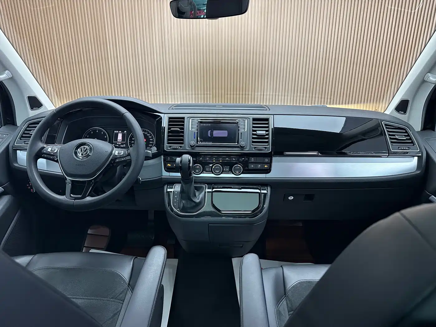 Volkswagen Multivan 2017 2.0TSI AWD Premium Edition 7-Seater фото 10