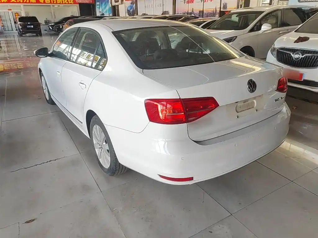 Volkswagen Sagitar 2015 1.6L Manual Comfort фото 5