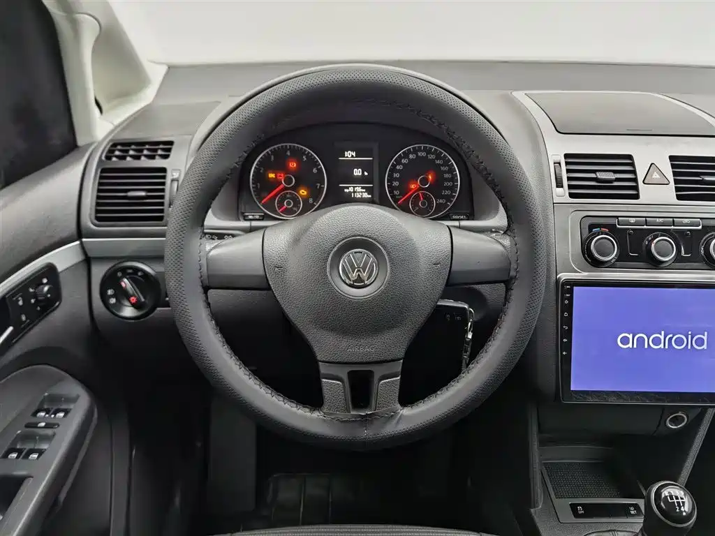 Volkswagen Touran 2013 1.4T Manual Trend 5-seater фото 11
