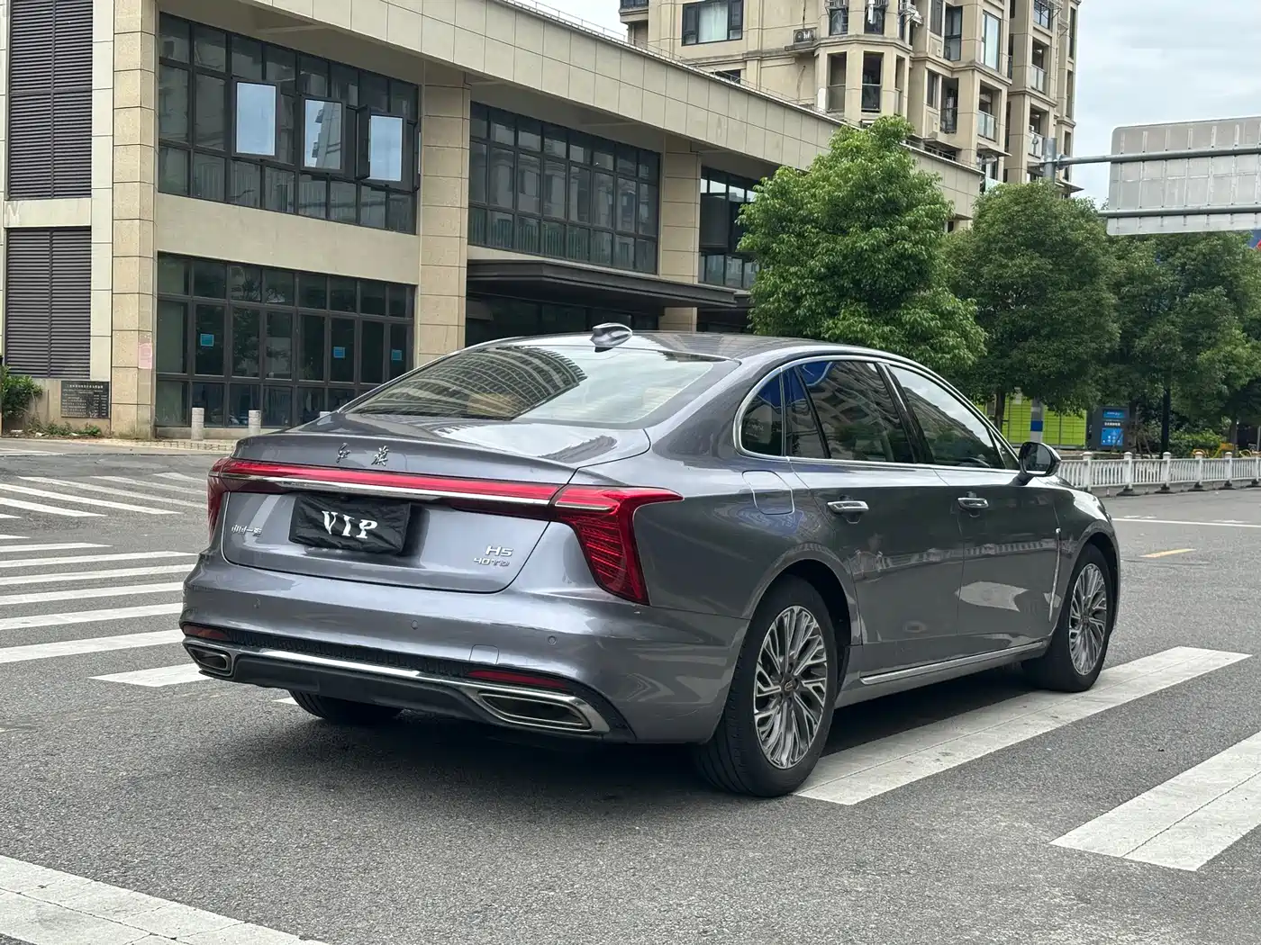Hongqi H5 2023 2.0T Auto Smart Connect Flag Comfort фото 16