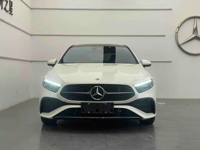 Mercedes-Benz A-Class 2024 A 200 L Fashion Edition — фото 2