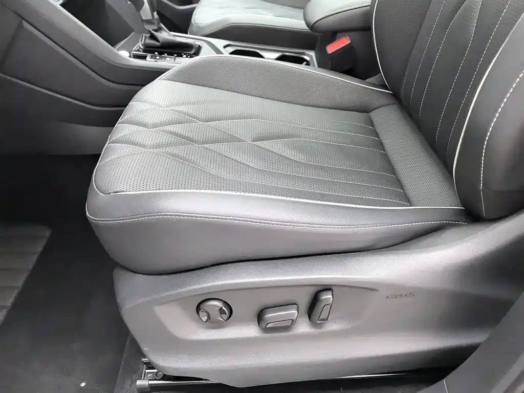 Volkswagen Tiguan L 2024 300TSI Auto 2WD Smart Edition фото 20