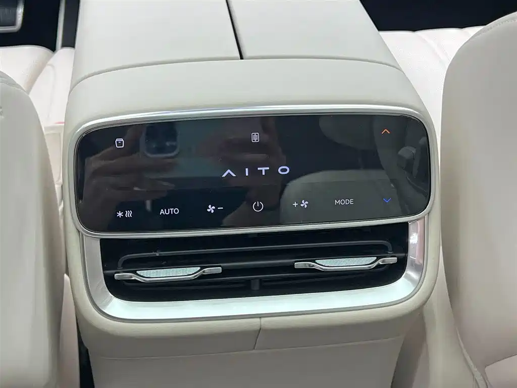 AITO Wenjie AITO M8 2025 Model Extended Range Max+ Edition 53.4kWh 6-Seater фото 26