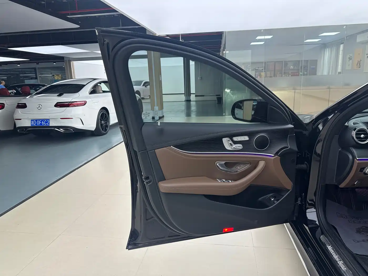 Mercedes-Benz E-Class New Energy 2022 E 350 e L Plug-in Hybrid Sedan фото 13