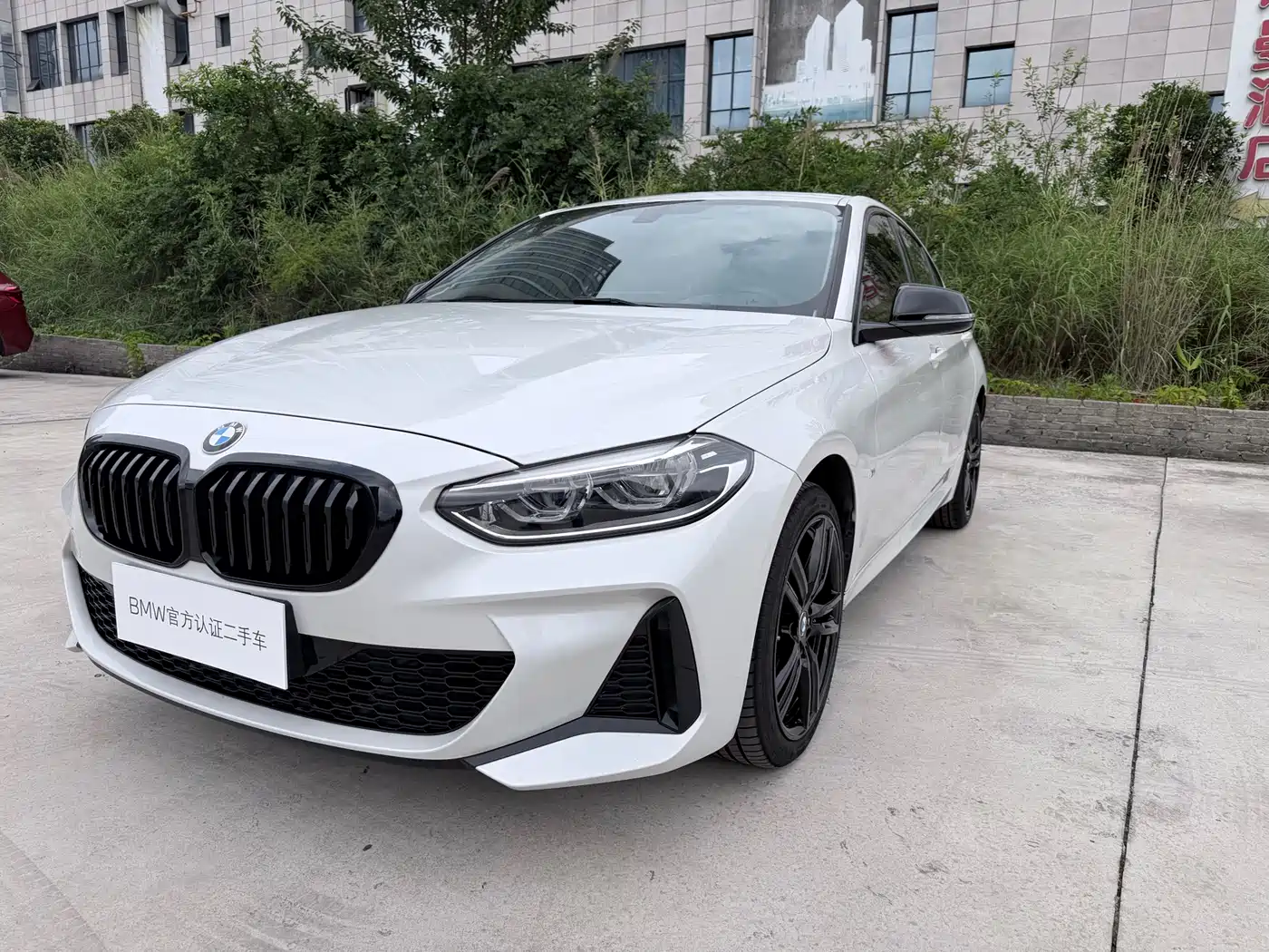 BMW 1 Series 2023 125i M Sport Shadow Edition фото 5