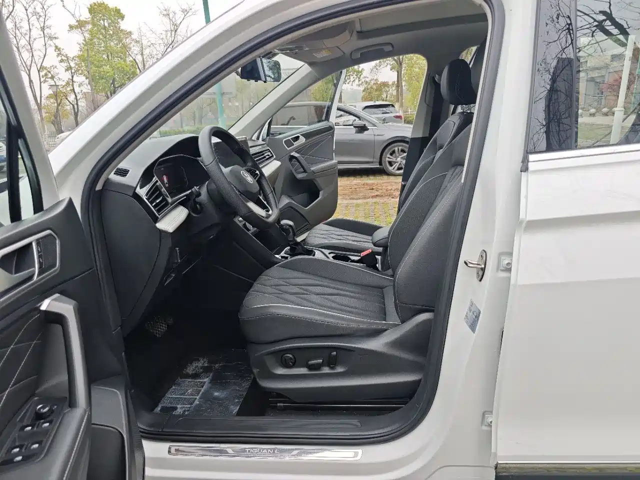 Volkswagen Tiguan L 2019 Facelift 330TSI Auto 2WD Panorama Comfort China VI фото 8