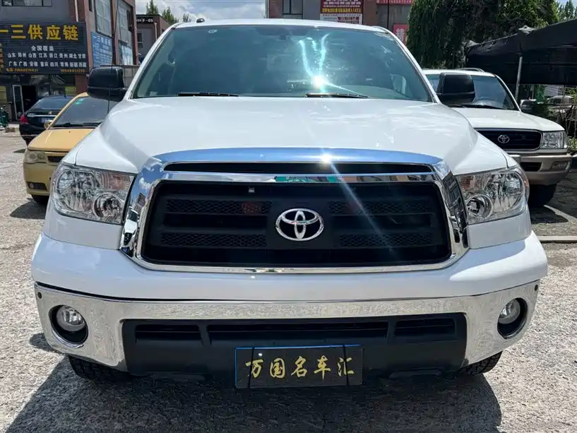 Toyota Tundra 2011 5.7 Standard Model